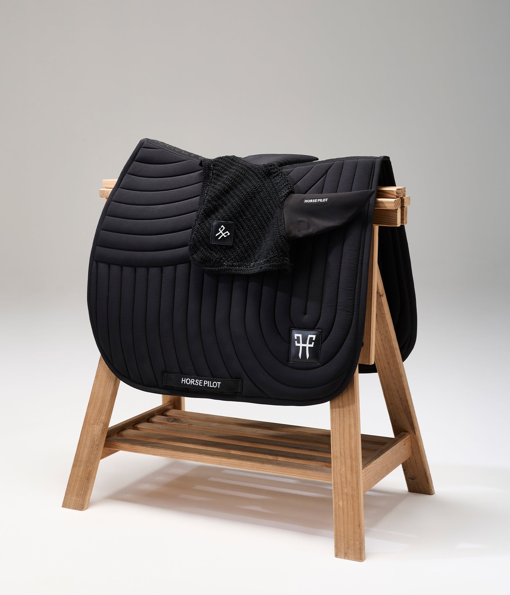 tapis de selle ergonomique d'équitation et bonnet anti-bruit | Noir | Horse Pilot